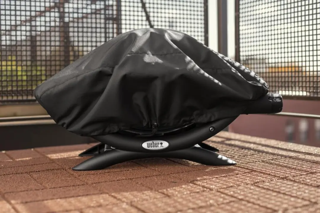 Weber Premium Serie Q100/1000 Barbecuehoes - Zwart