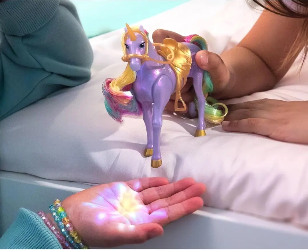 Unicorn Academy Pop Sophia & Wildstar Speelfigurenset 12,7cm - Regenbooglicht - 3x Knoopcel