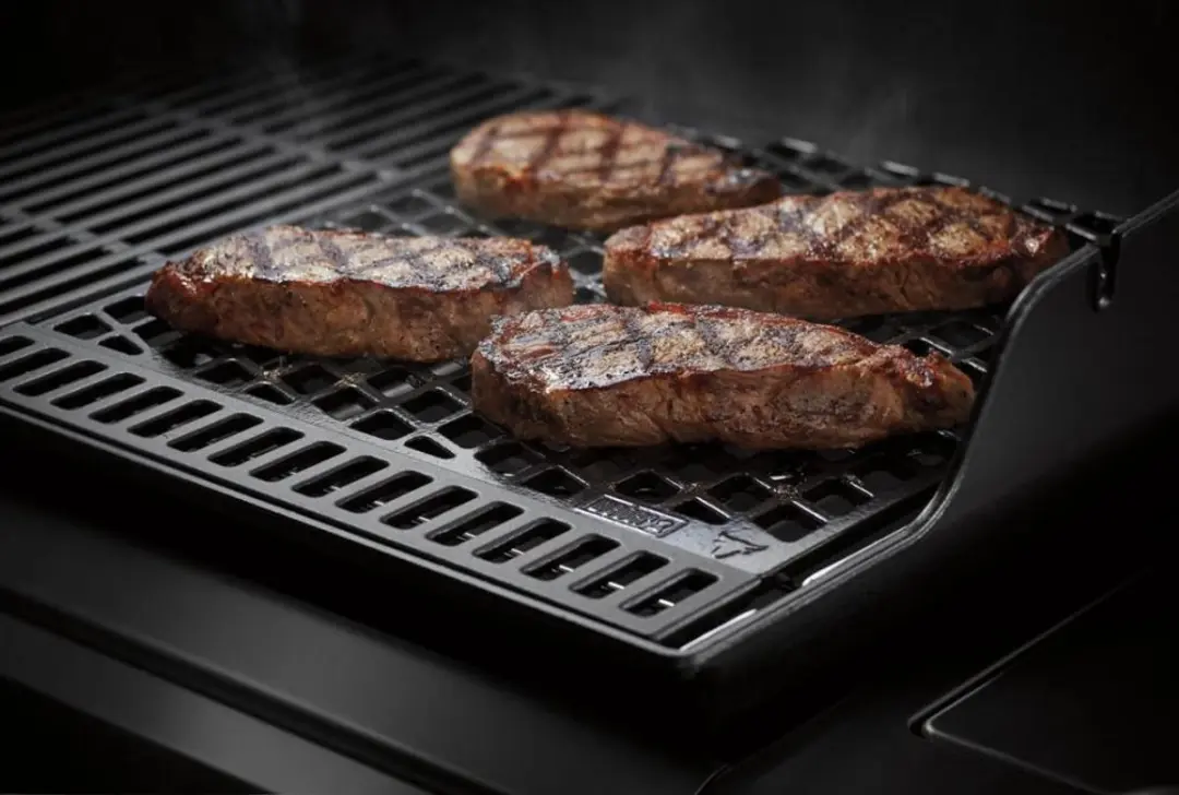 Weber Dual-Sided Sear Gietijzer BBQ Rooster - Zwart