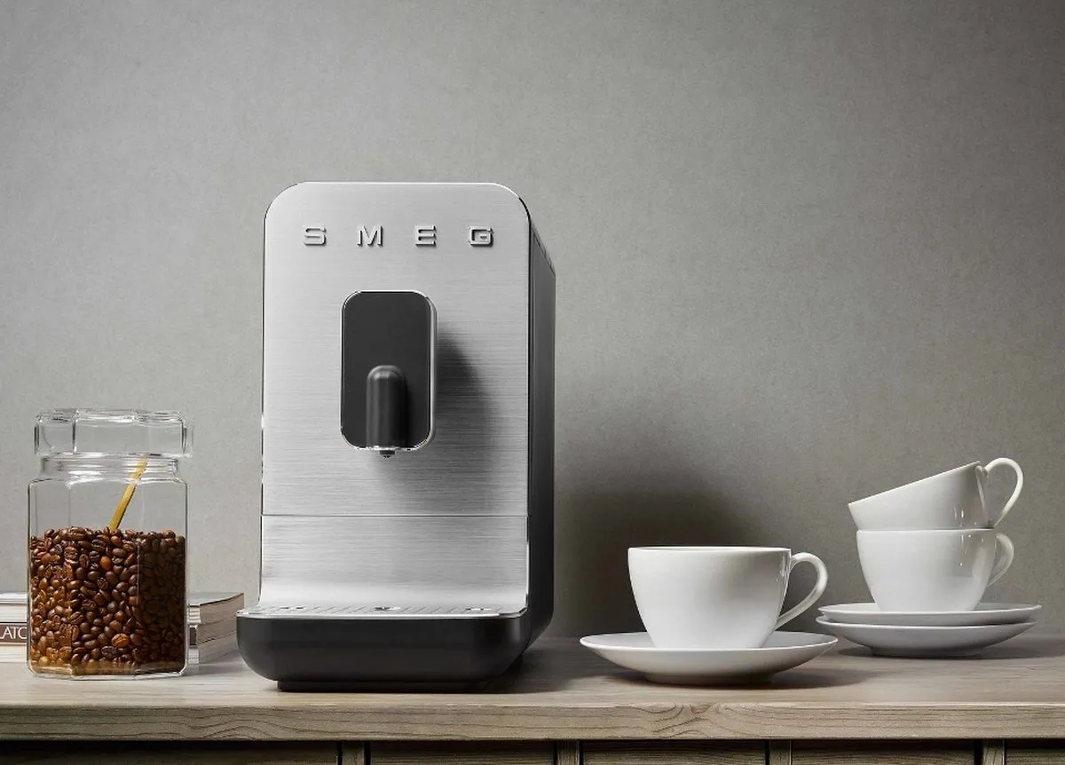 Smeg BCC01BLMEU Volautomatische Espressomachine - Zwart