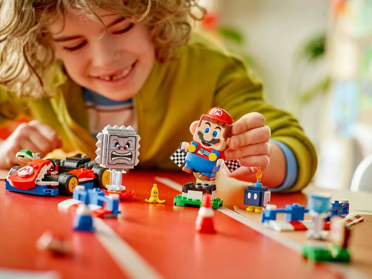 LEGO Super Mario Mario Kart 72043 - 278 Stukken - 3 Minifiguren