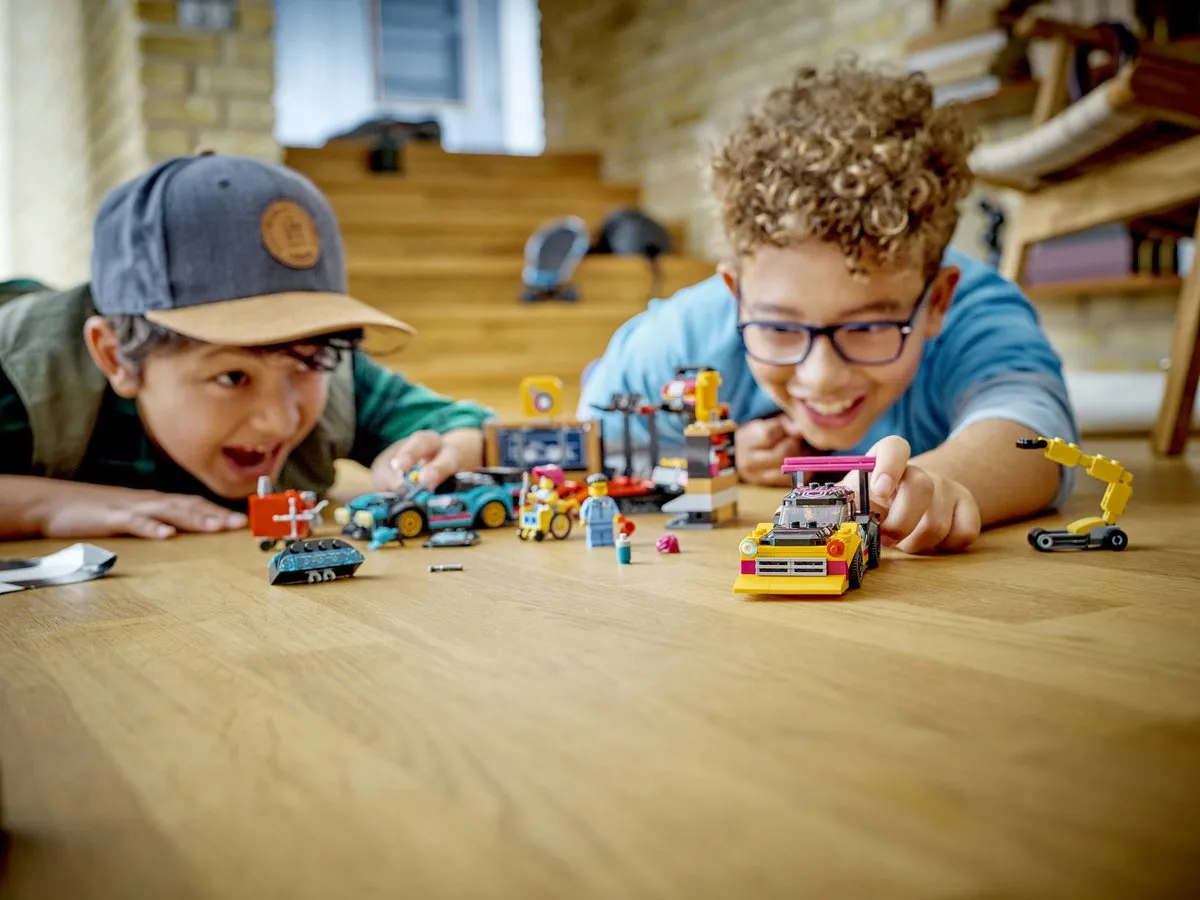 LEGO City Garage voor aanpasbare auto's 60389 - afbeelding 2 van 6