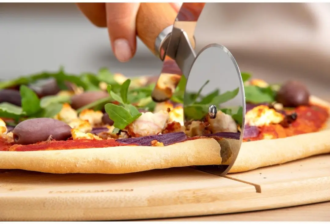 Fackelmann Pizza Roller 31cm - Houten Handvat - afbeelding 6 van 6