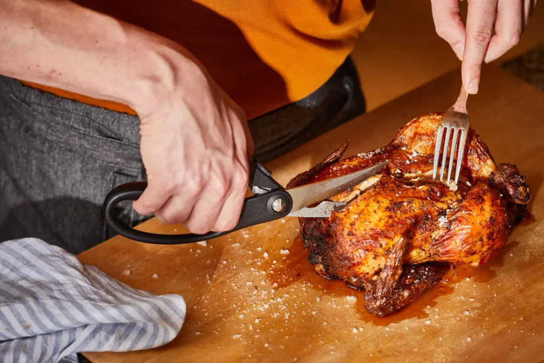 Fiskars Essential Gevogelteschaar 23cm - Zwart