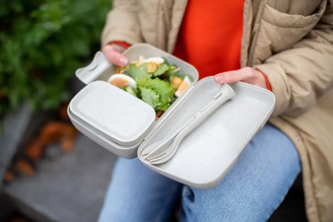 Koziol Candy Ready Lunchbox & Bestekset 1.25L - 2 Vakken - Paars