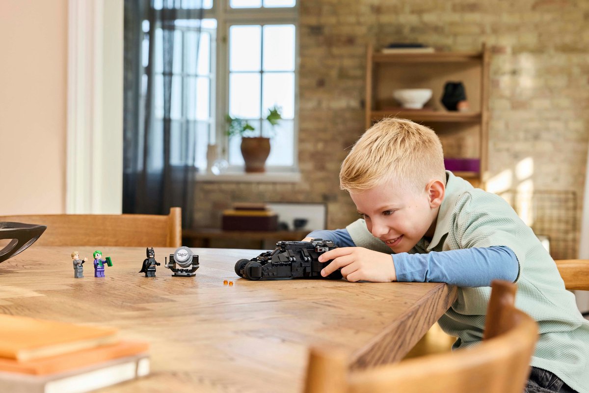 LEGO DC Batman™: Batman Tumbler vs. Two-Face™ en The Joker™ - 76303