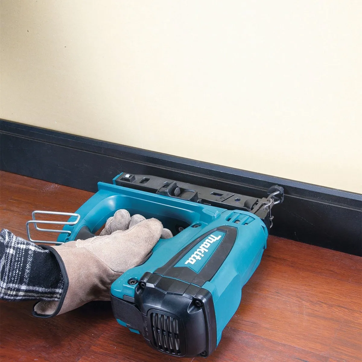 Makita GF600SE Gas Brad Tacker 7,2V - 1,0Ah - 2 Stuks
