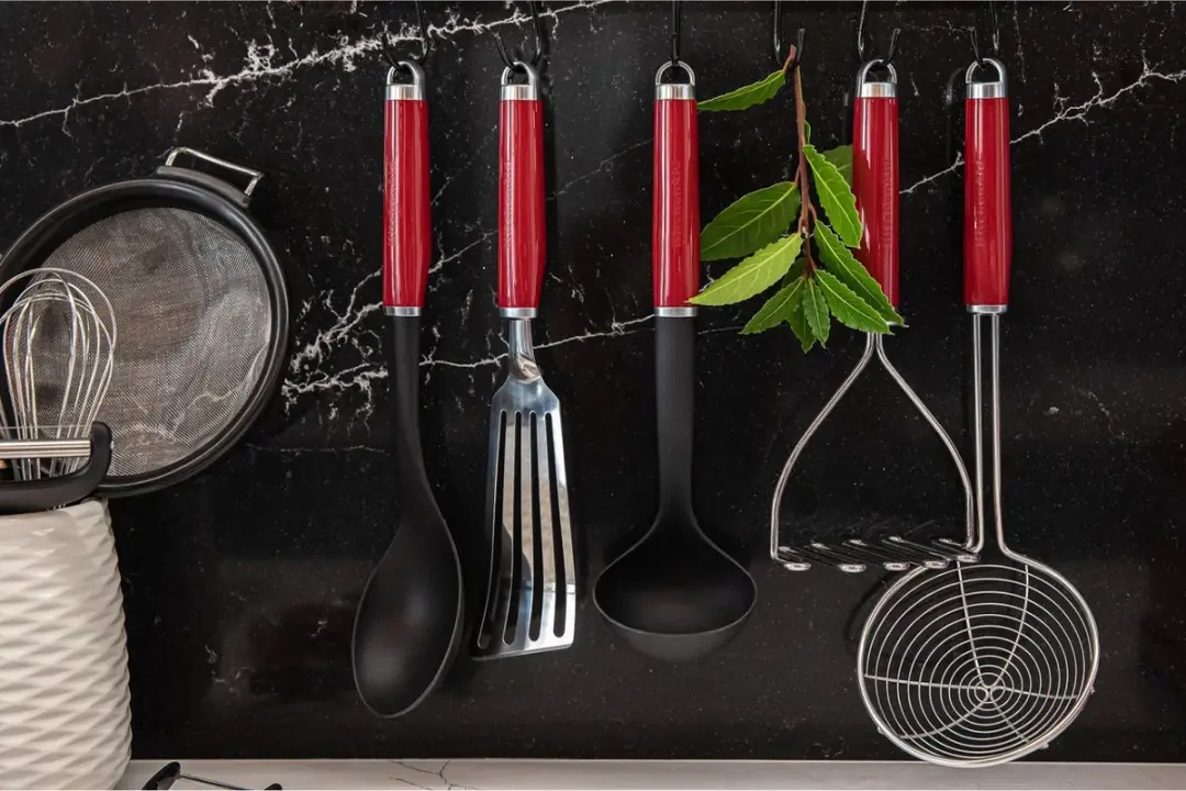 KitchenAid Kooklepel Empire Red KAG003OHERE - Hittebestendig