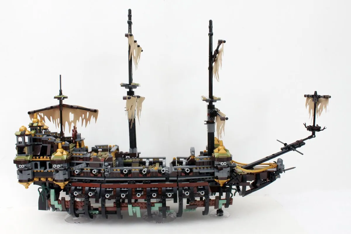 LEGO Pirates of the Caribbean Silent Mary 71042 - 8 Minifiguren