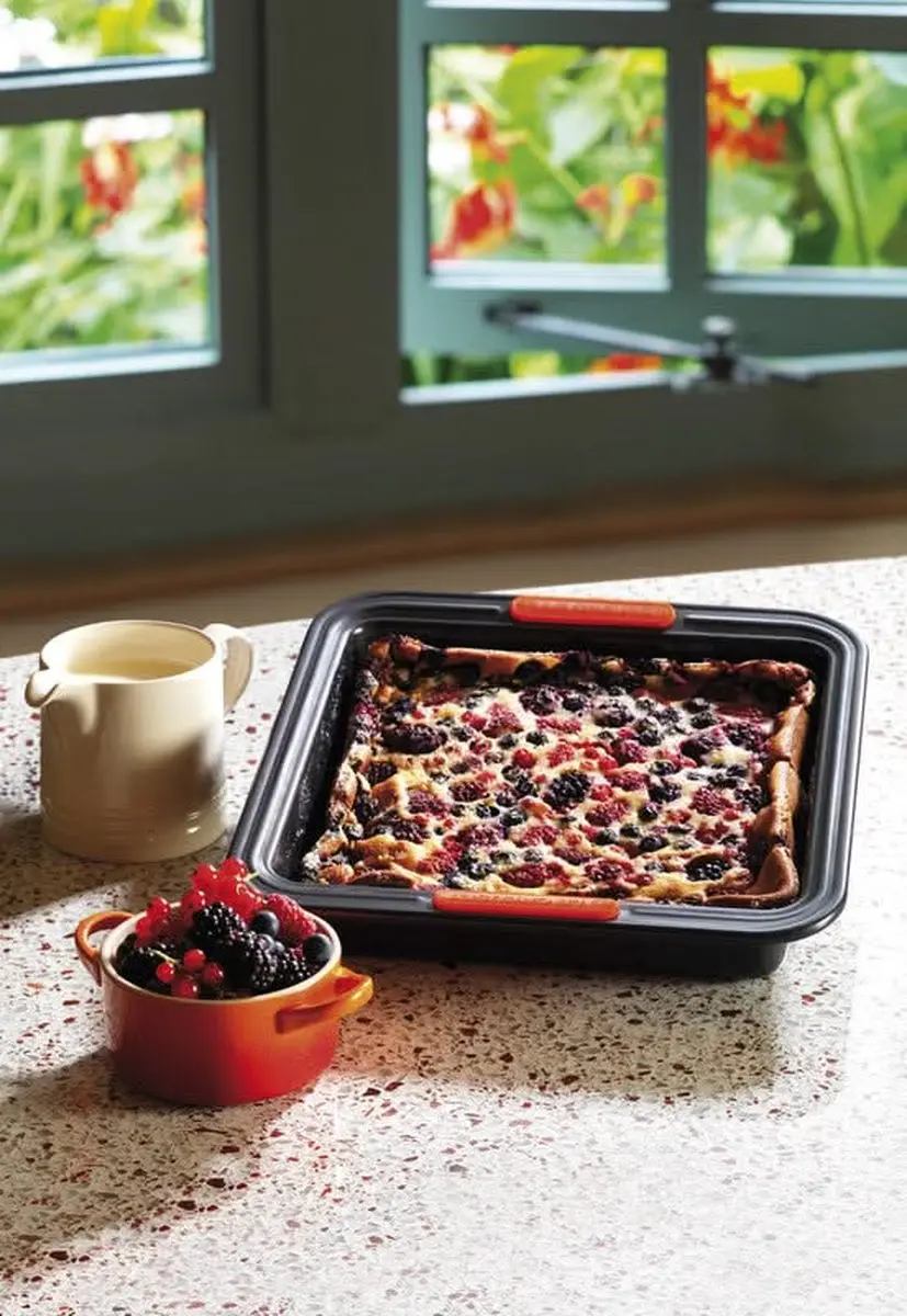 Le Creuset Bakvorm Vierkant 23x23cm - Zwart - afbeelding 5 van 6