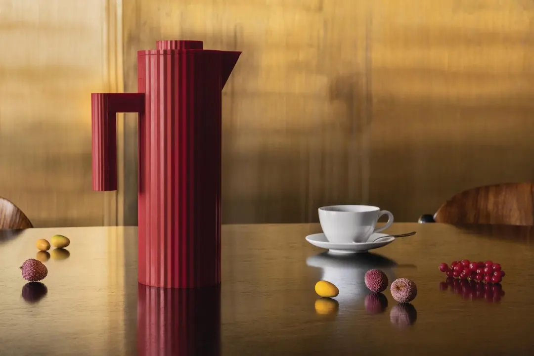 Alessi Plissé Thermoskan 1L - Zwart - afbeelding 6 van 6