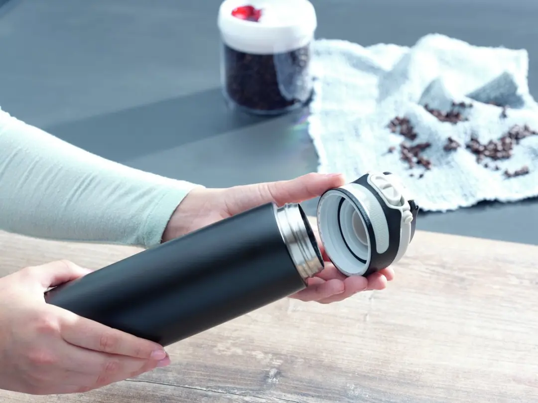 Leifheit Thermosbeker Flip 600ml - Zwart