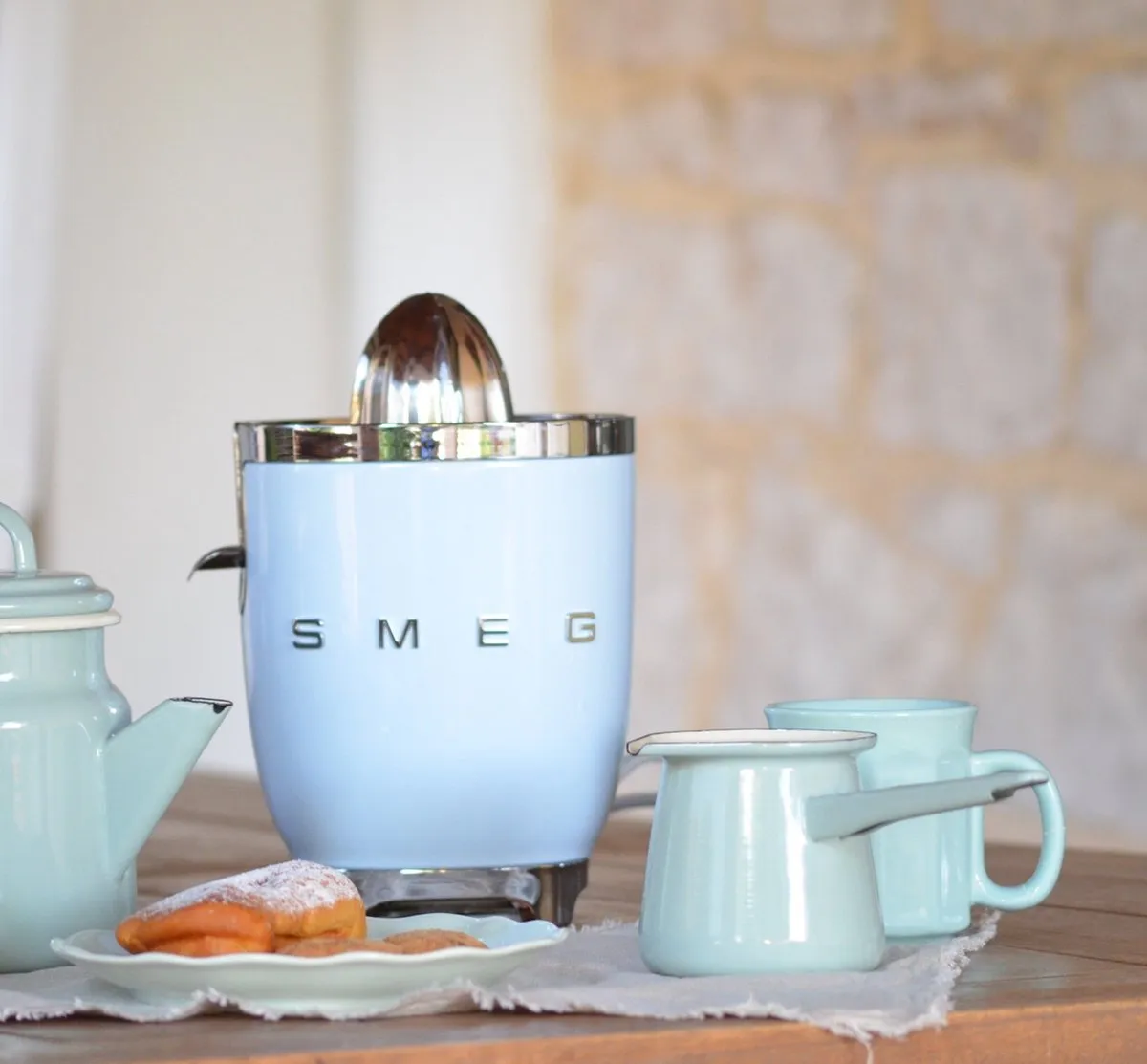 Smeg CJF11PBEU Citruspers - 70W - Pastelblauw