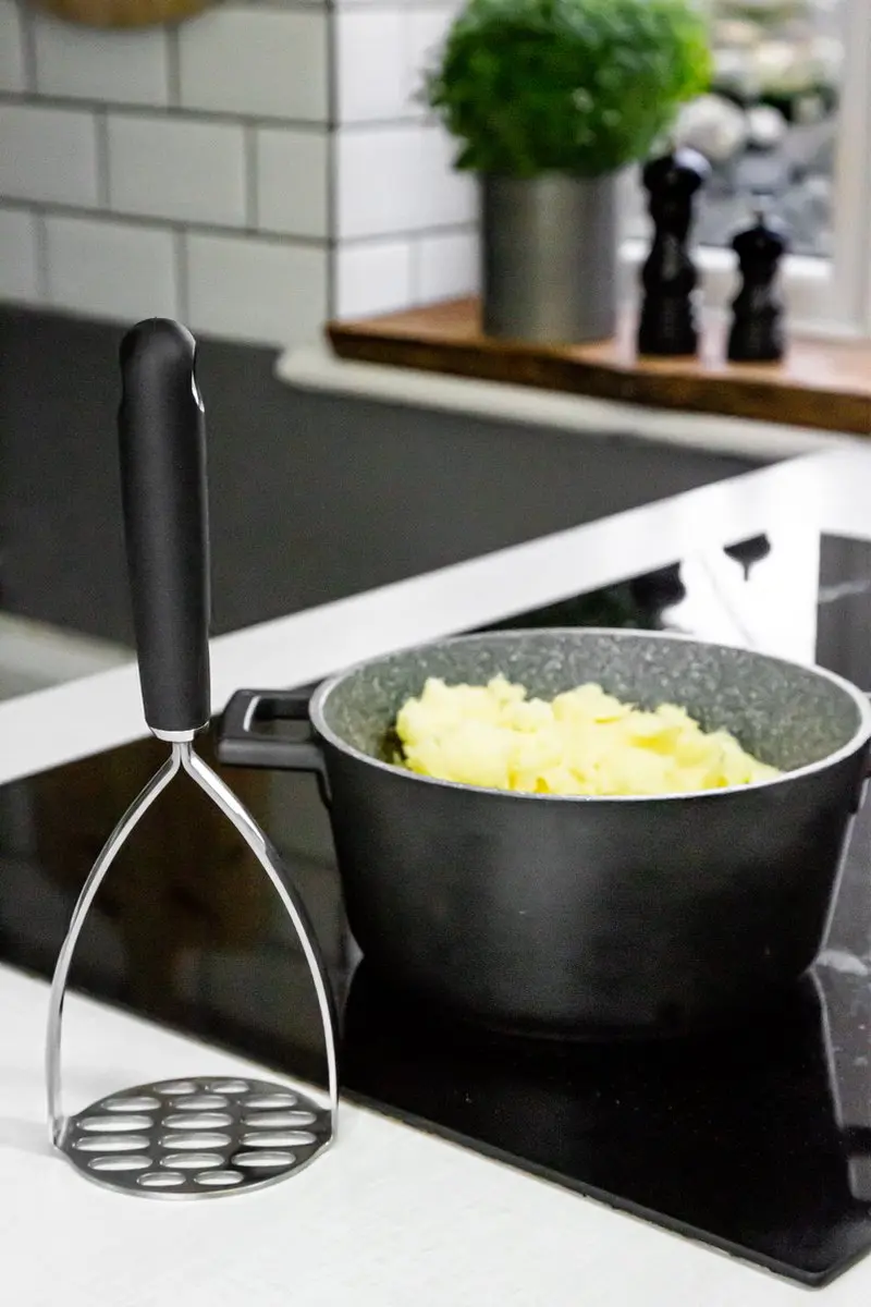 Masterclass Masterclass Aardappelstamper Zacht Handvat - Roestvrij Staal Zwart/Zilver