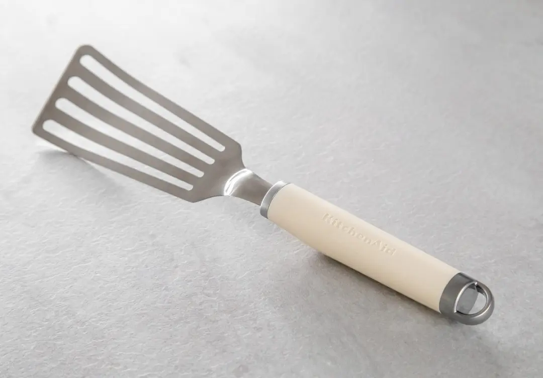 KitchenAid Visspatel Almond Cream - Hittebestendig