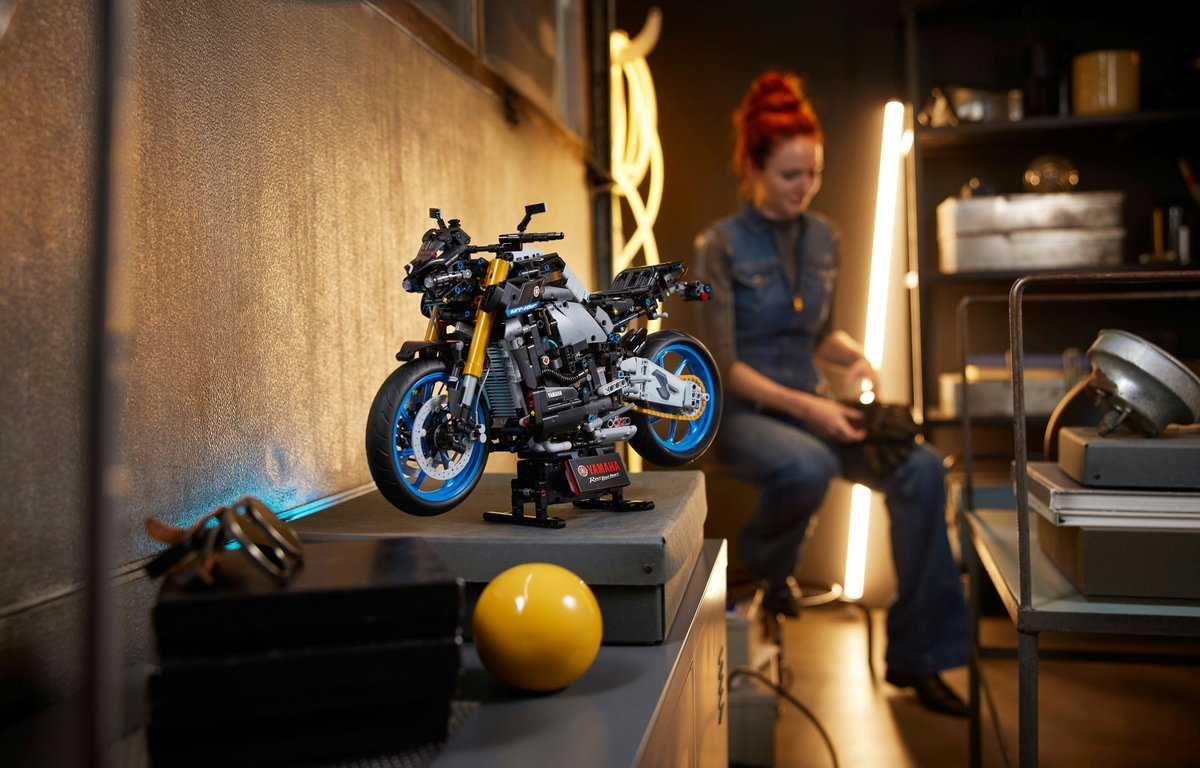 LEGO Technic 42159 Yamaha MT-10 SP