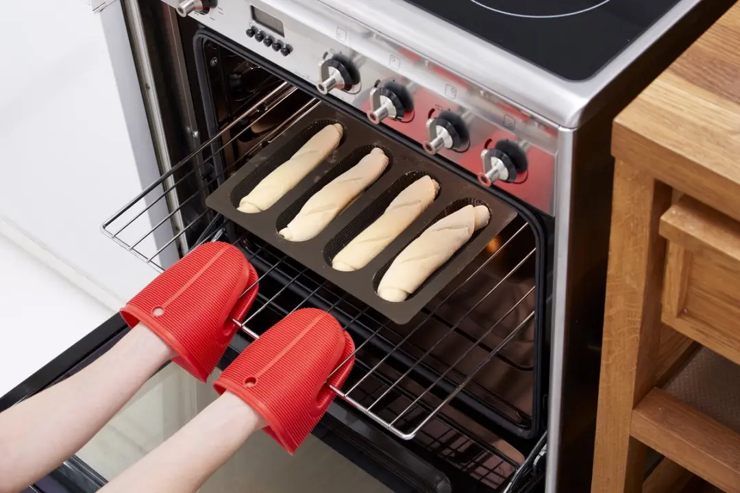 Lékué Broodmaker met Spatel en Bakvorm - Bruin