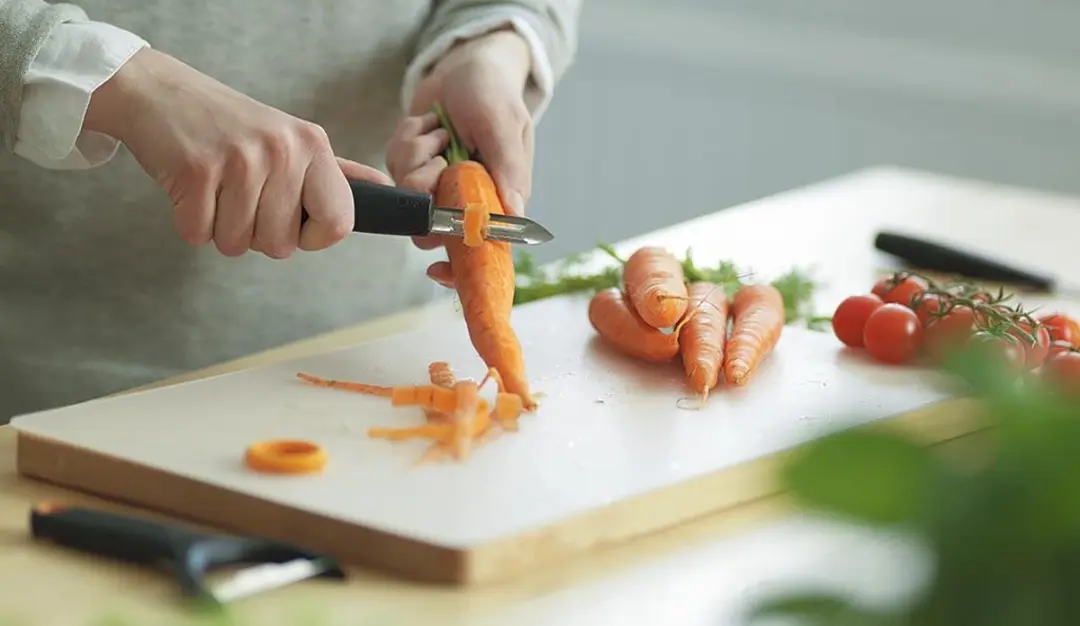 Fiskars Functional Form Dunschiller 18cm - Zwart