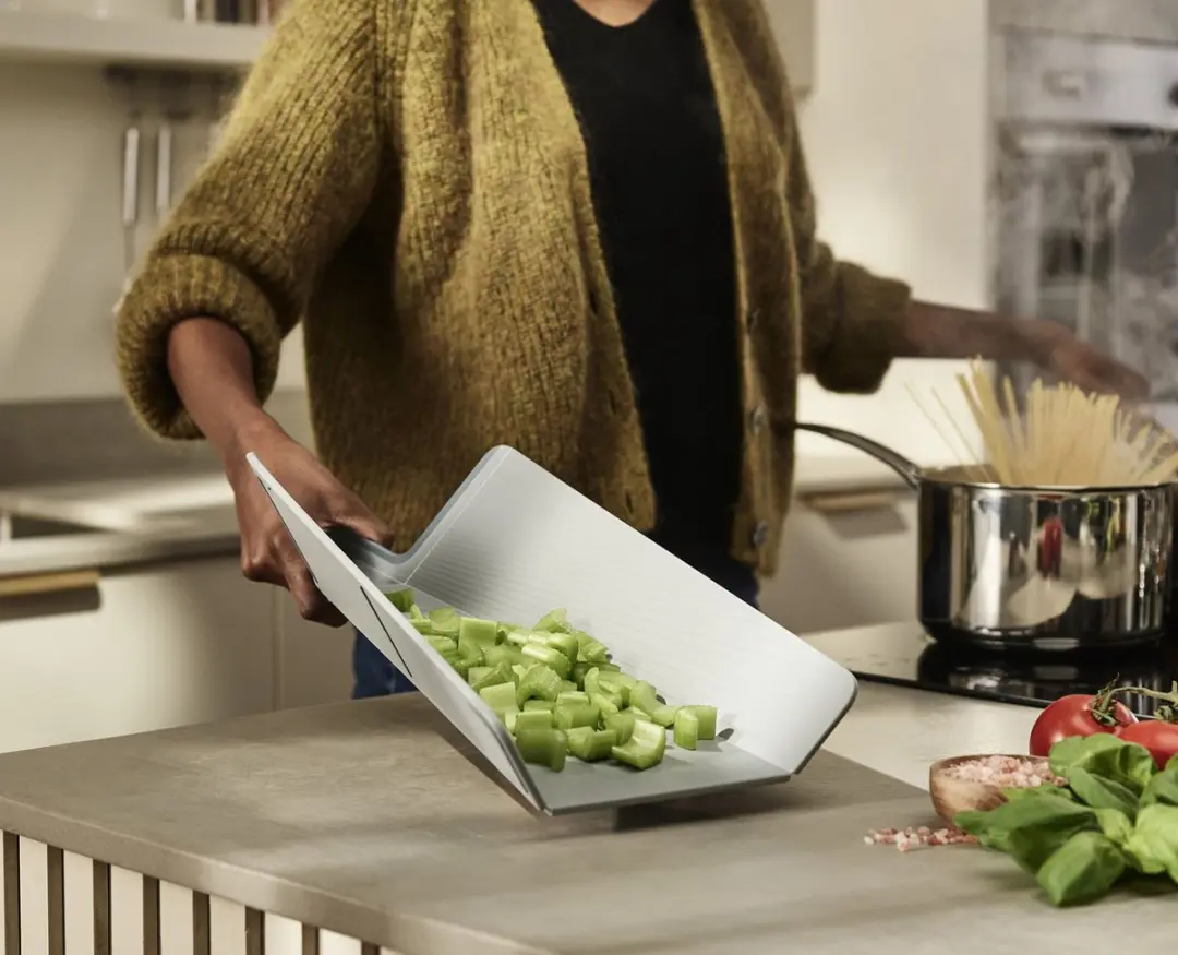 Joseph Joseph Chop2Pot Plus Snijplank Lichtblauw - Medium