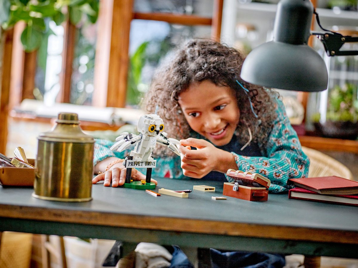 LEGO Harry Potter Hedwig™ bij Ligusterlaan 4 - 76425