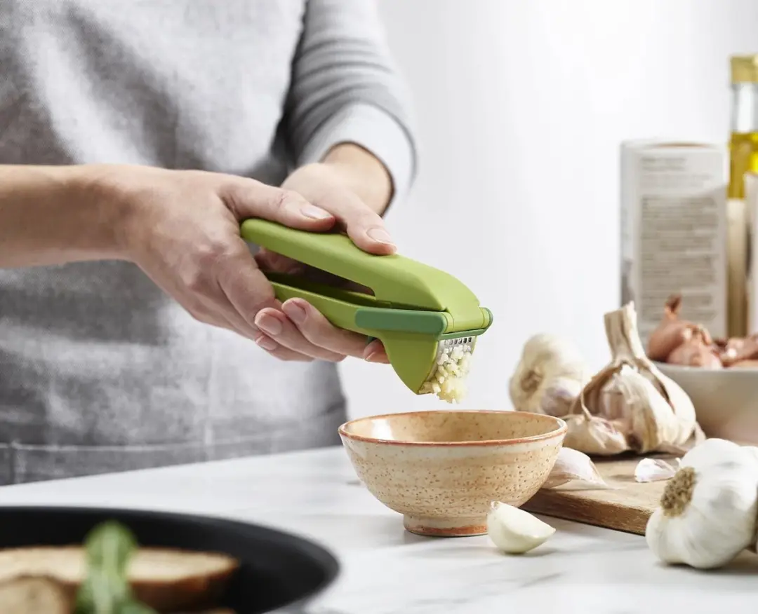 Joseph Joseph Duo Knoflookpers Easy Clean - Groen - afbeelding 6 van 6