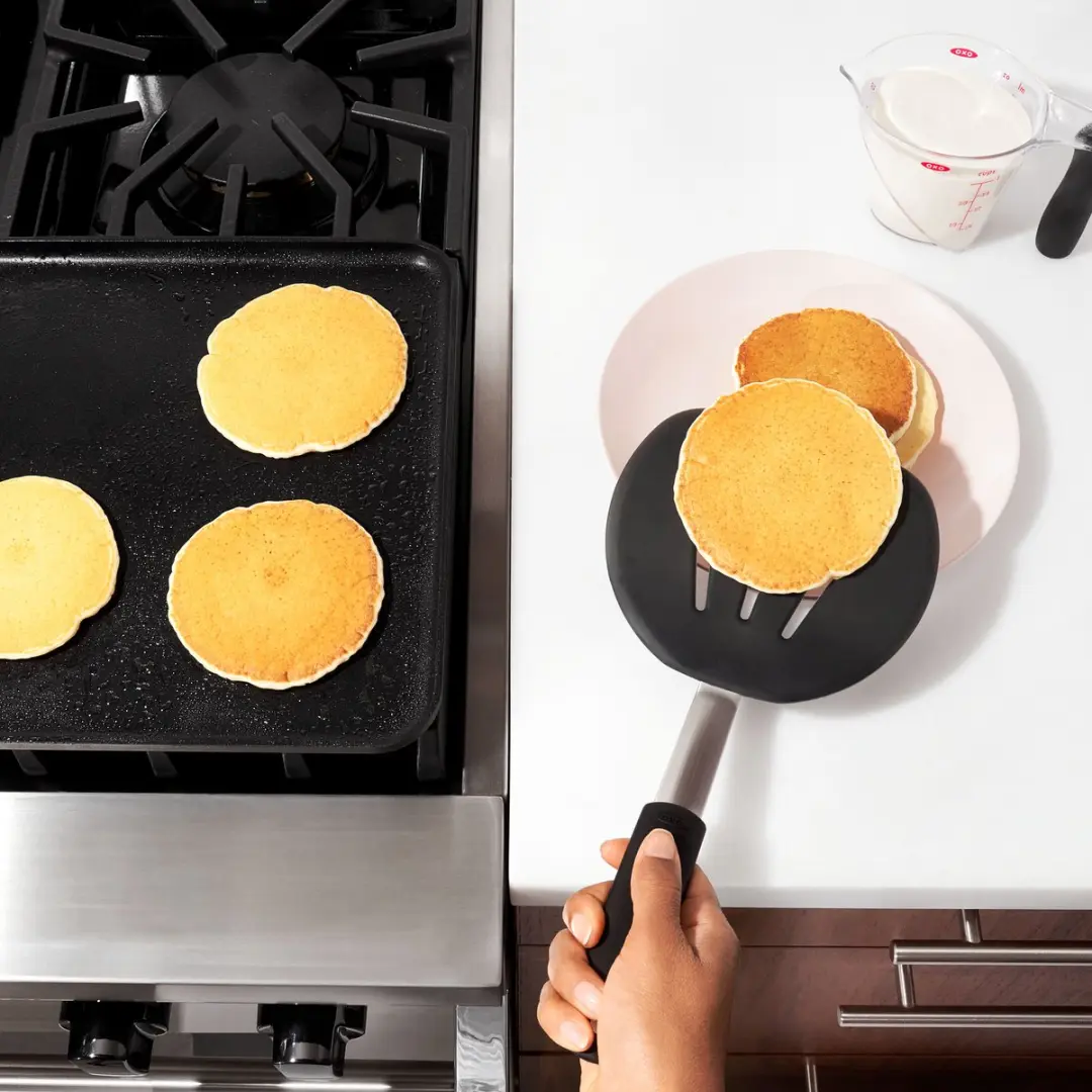 OXO Good Grips Pannenkoekspatel 30cm - Zwart