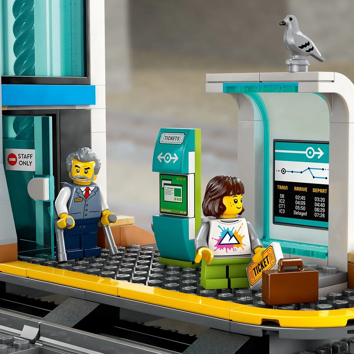 LEGO City Centraal Station 60469 - 752 Stukken - 6 Minifiguren
