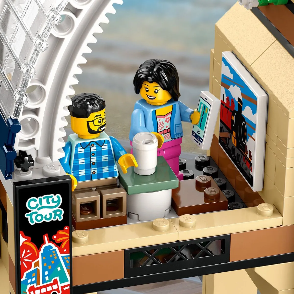 LEGO City Centraal Station 60469 - 752 Stukken - 6 Minifiguren