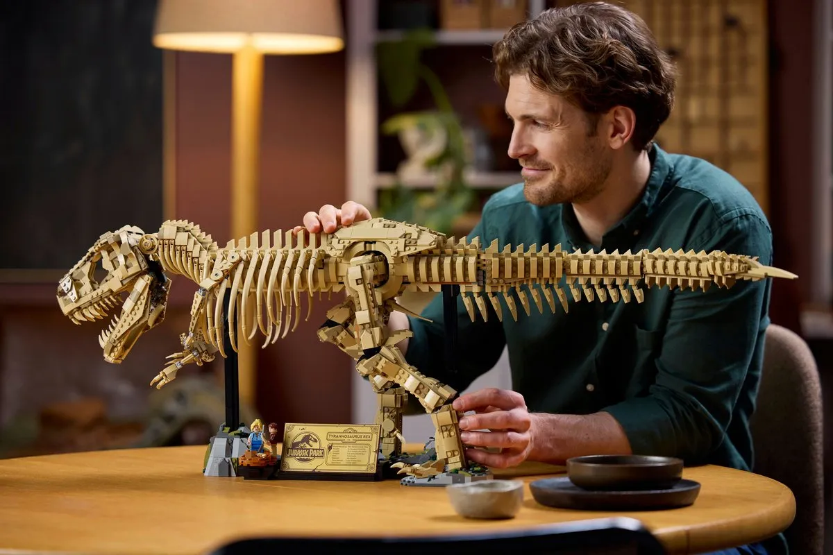 LEGO Dinosaur Fossils Tyrannosaurus rex 3145 Stukken - 2 Minifiguren