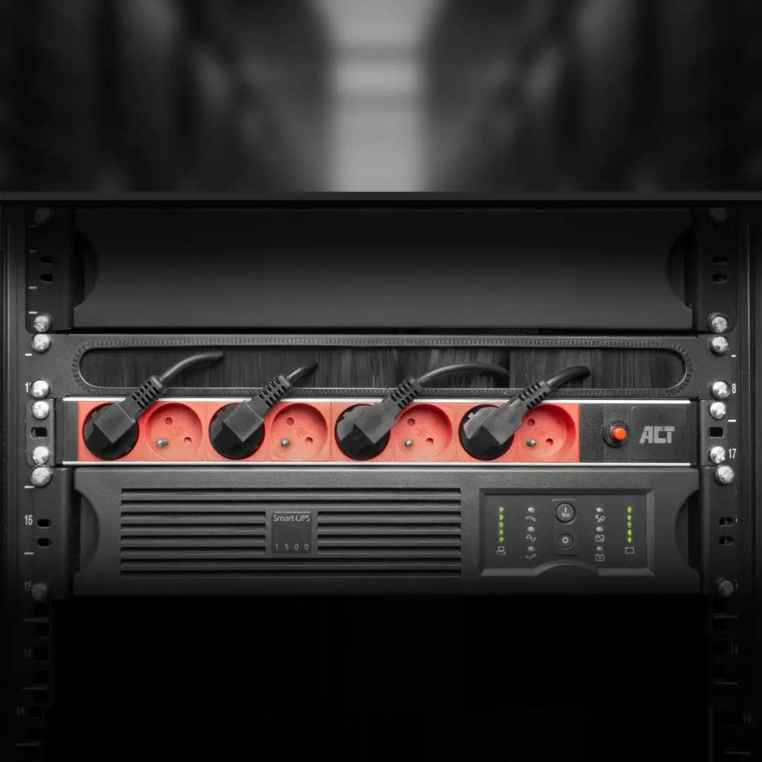 ACT PD3155 19" PDU - 8-voudig - 2500W - Zwart/Rood