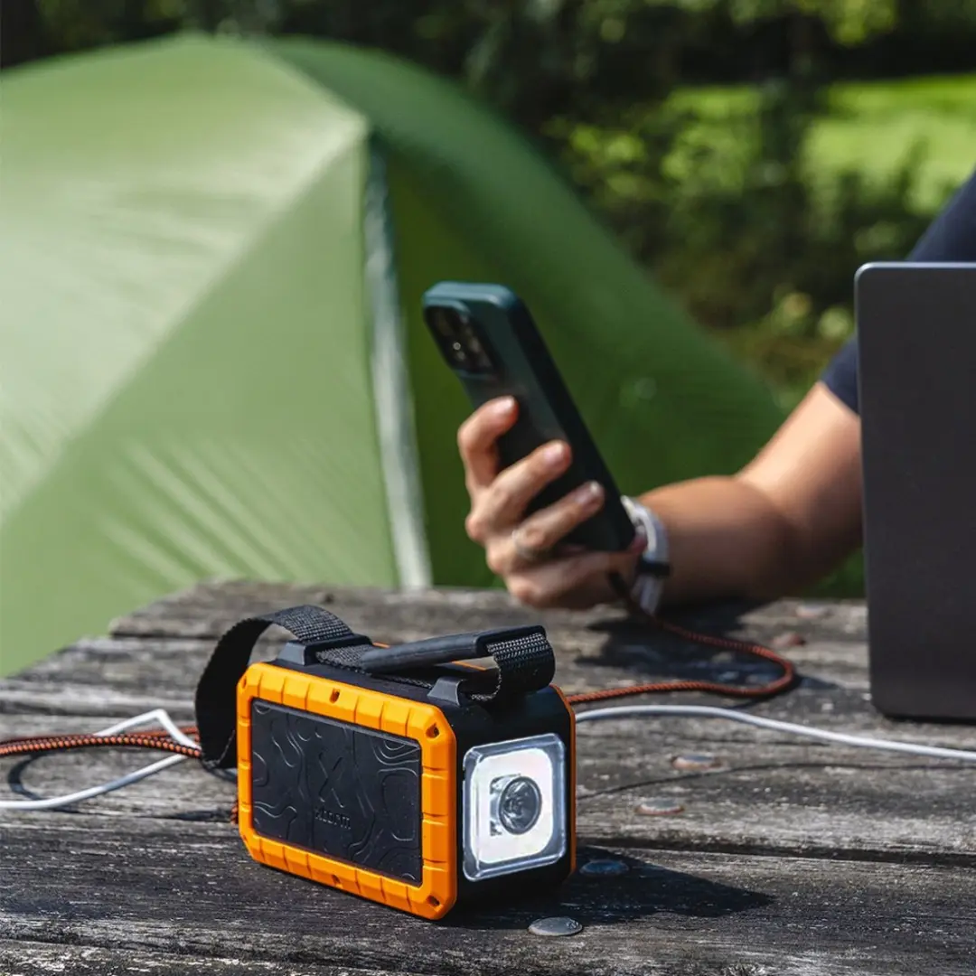 Xtorm Rugged Powerbank 40.000mAh 100W - Zaklamp - IP64 - Oranje