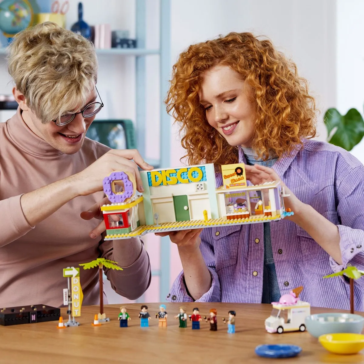 LEGO Ideas BTS Dynamite Set 21339 - 749 Stukken - Meerkleurig - afbeelding 5 van 6