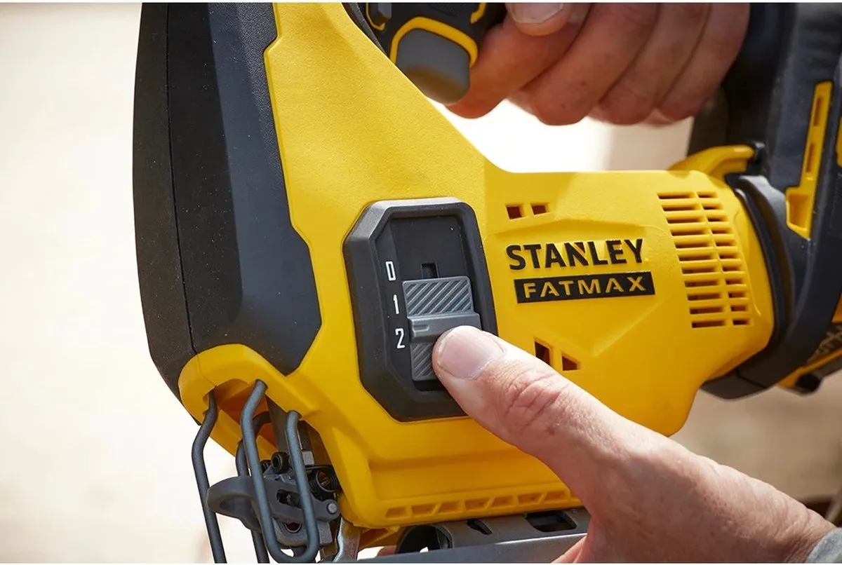 Stanley FatMax SFMCS600B Pendeldecoupeerzaag 18V