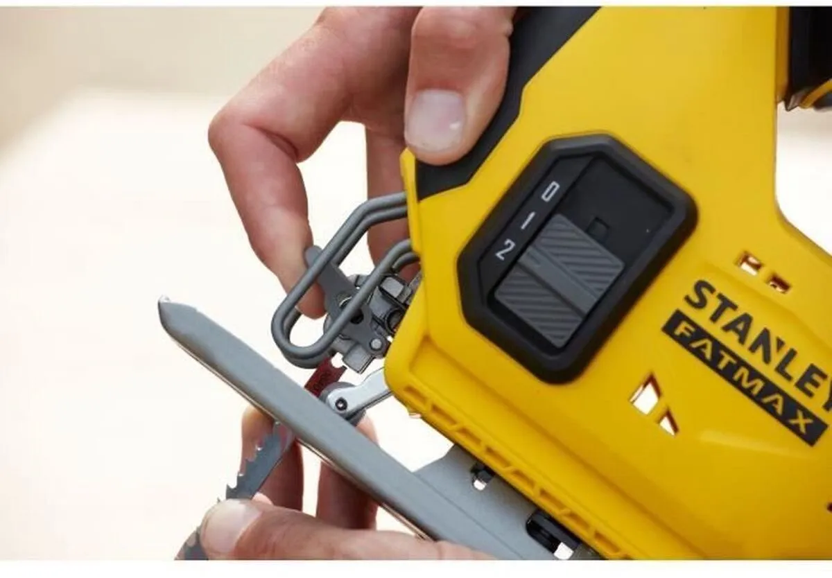 Stanley FatMax SFMCS600B Pendeldecoupeerzaag 18V