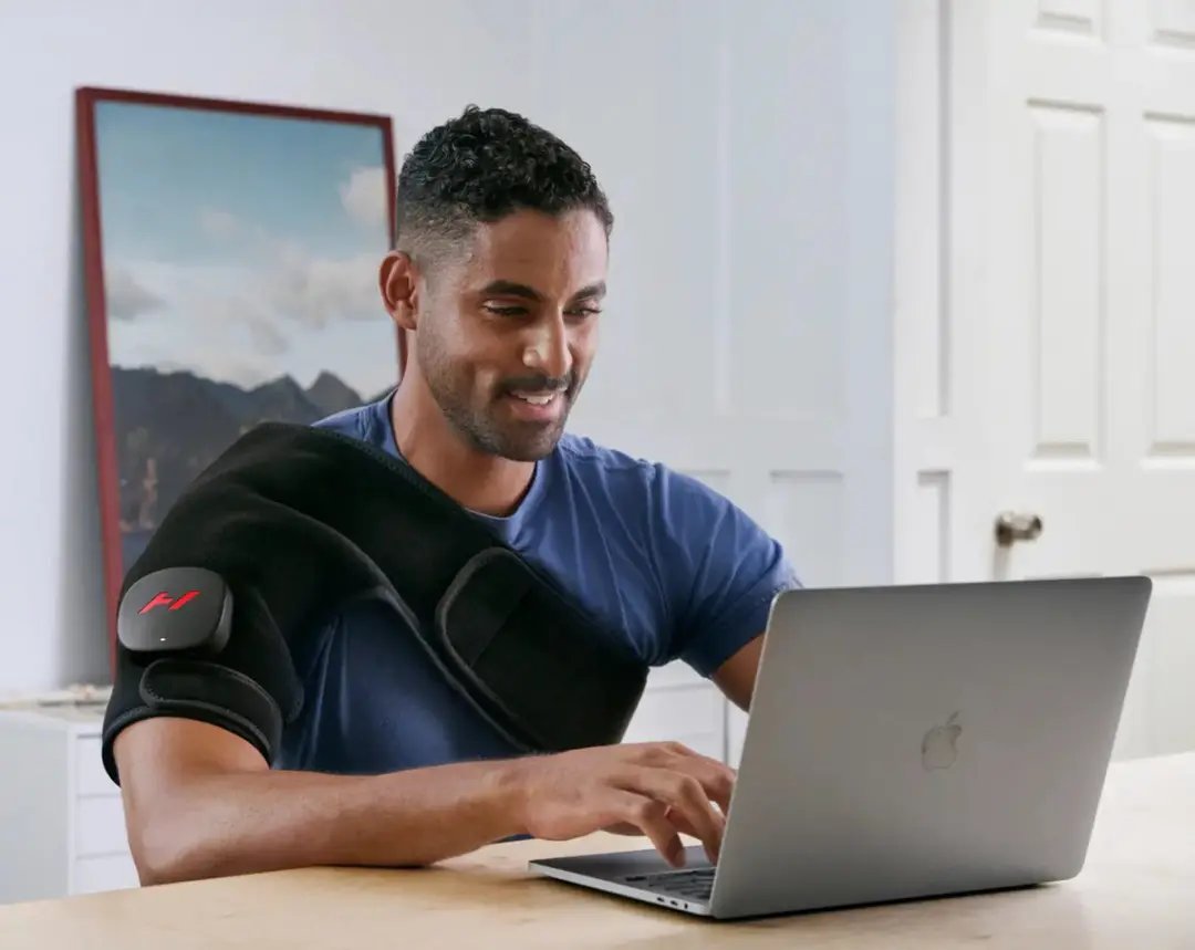 Hyperice Venom 2 22200-001-22 Warmtemassageband - Rechterschouder - 3 Warmtestanden - Zwart