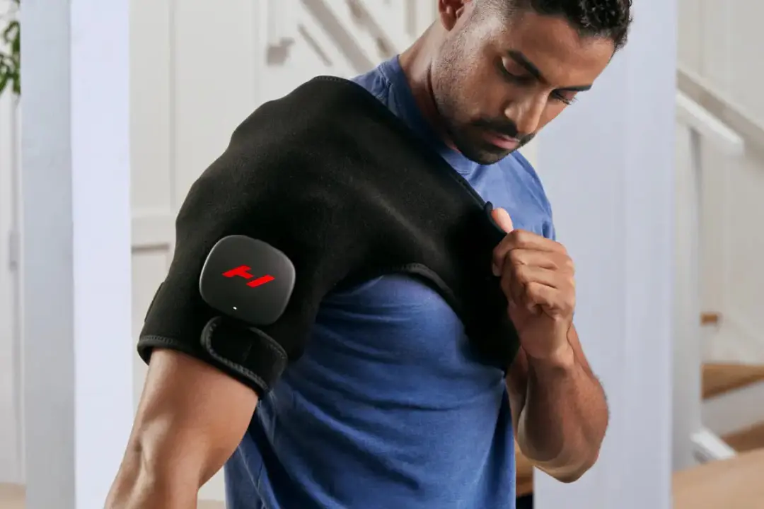 Hyperice Venom 2 22200-001-22 Warmtemassageband - Rechterschouder - 3 Warmtestanden - Zwart