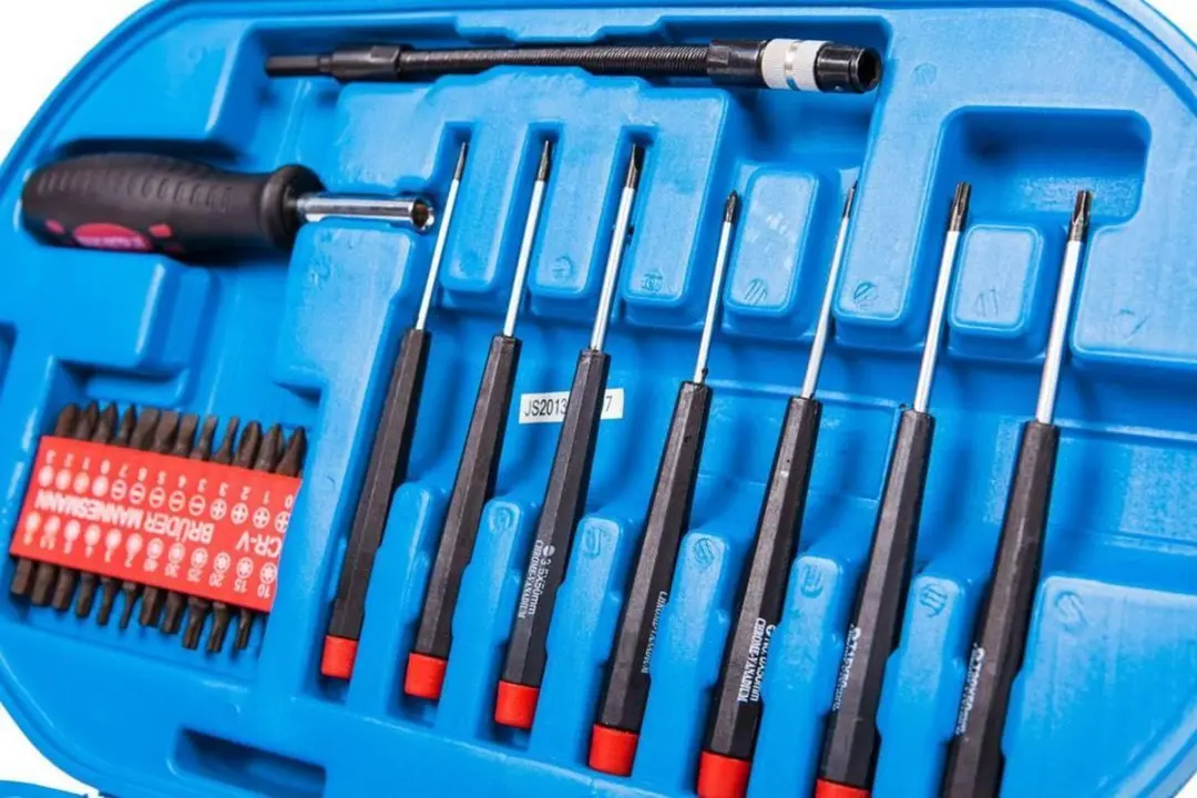 Brüder Mannesmann M11242 Schroevendraaier- en bitset 42-delig - Rood/Zwart/Blauw/ Groen