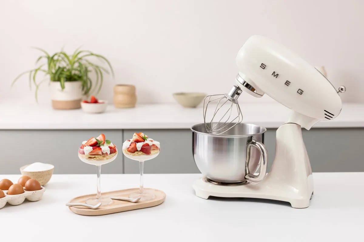 Smeg SMF05CREU Keukenmachine - 1000W - Crème