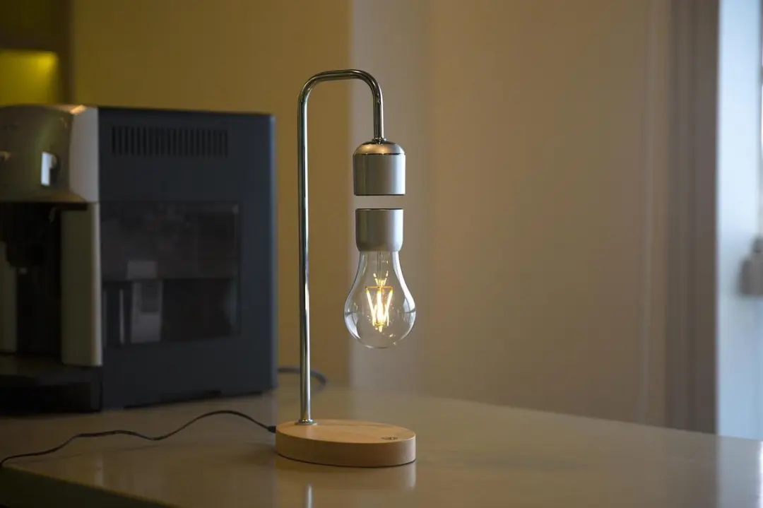 Allocacoc Zwevende Magnetische LED Lamp - Hout/Metalen Kap 11cm