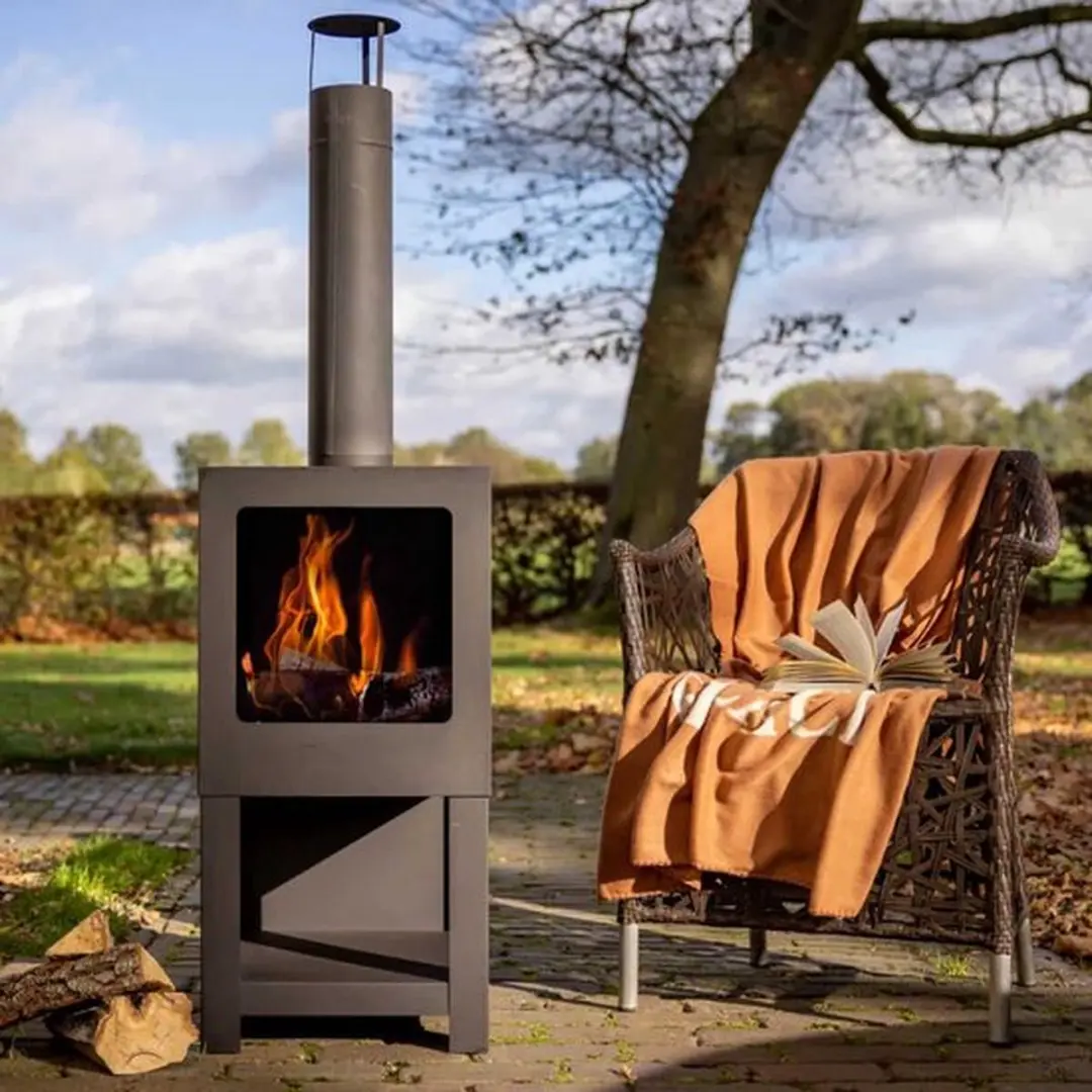 Esschert Design Buitenkachel met Houtopslag - Zwart