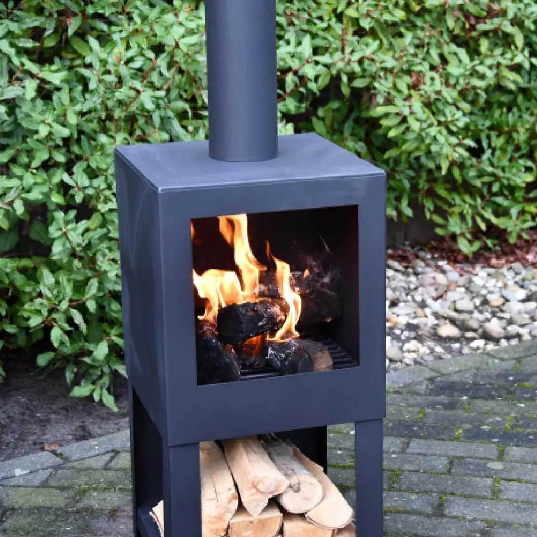 Esschert Design Buitenkachel met Houtopslag - Zwart