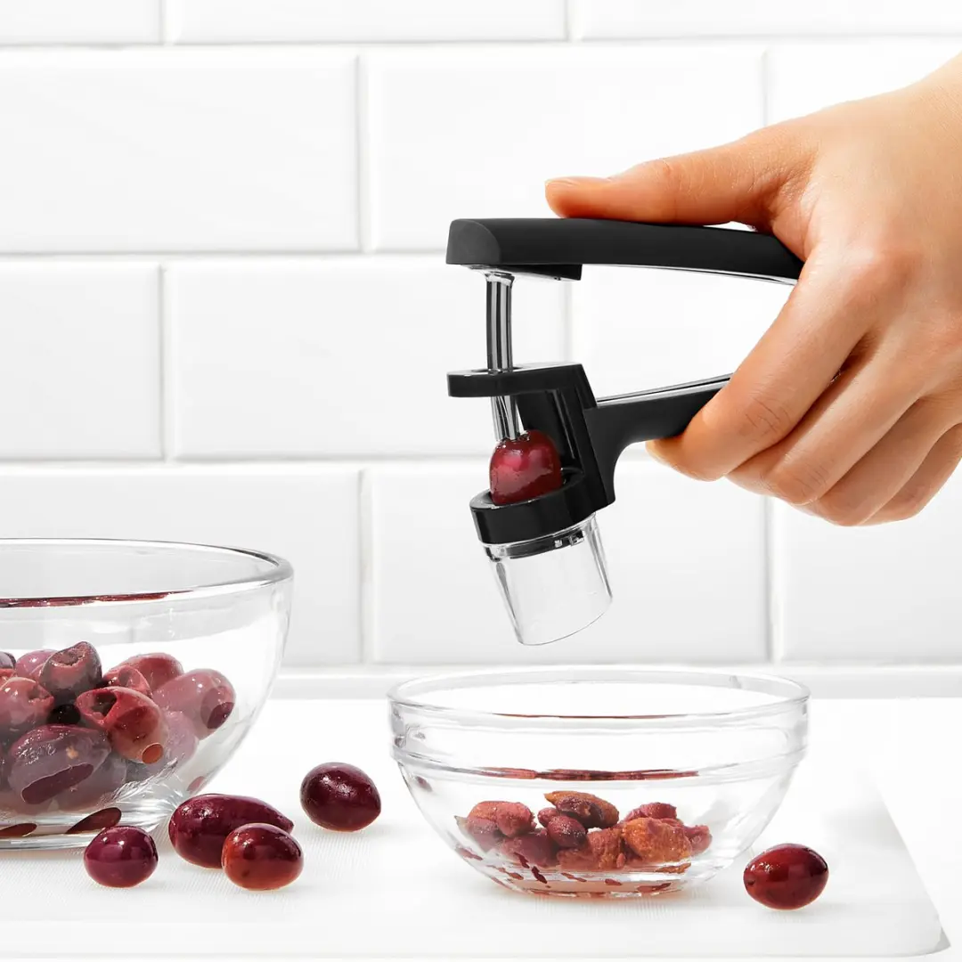 OXO Good Grips Kersen-/Olijfontpitter - Zwart