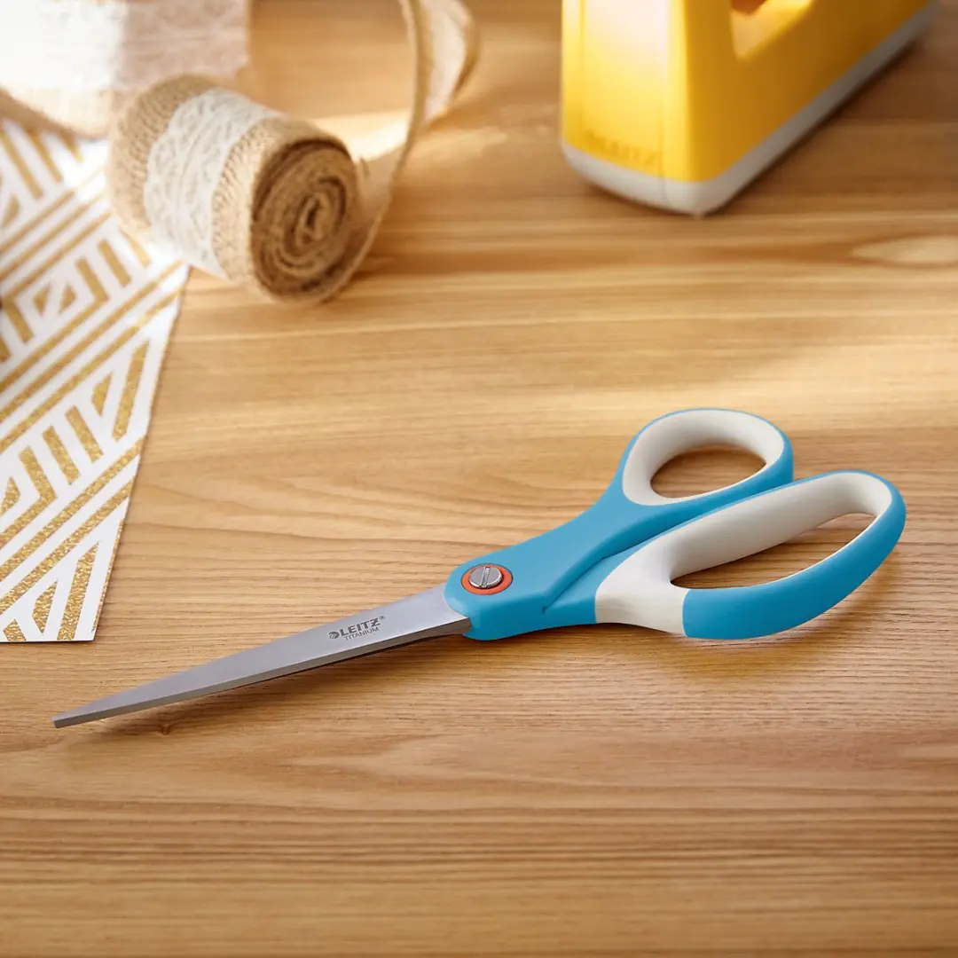 Leitz Tweehandige Titanium Schaar Sereen Blauw - afbeelding 6 van 6