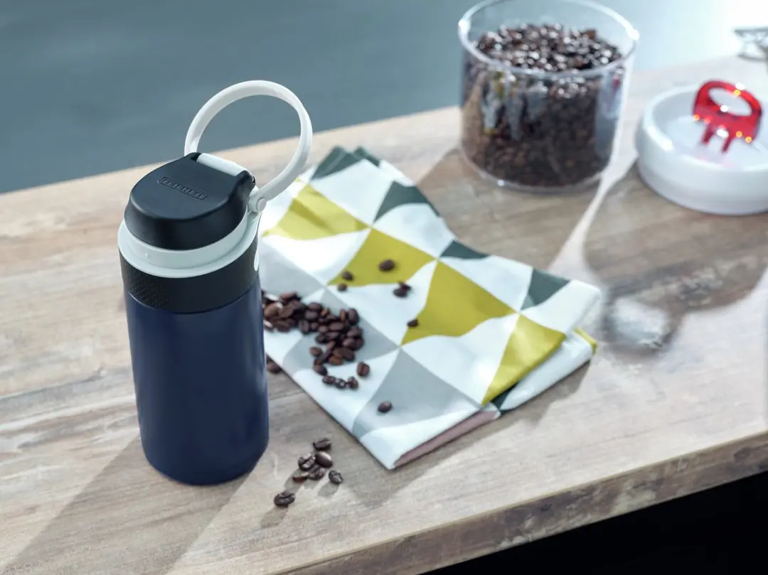 Leifheit Flip Thermosbeker 350ml - RVS - Donkerblauw - afbeelding 6 van 6
