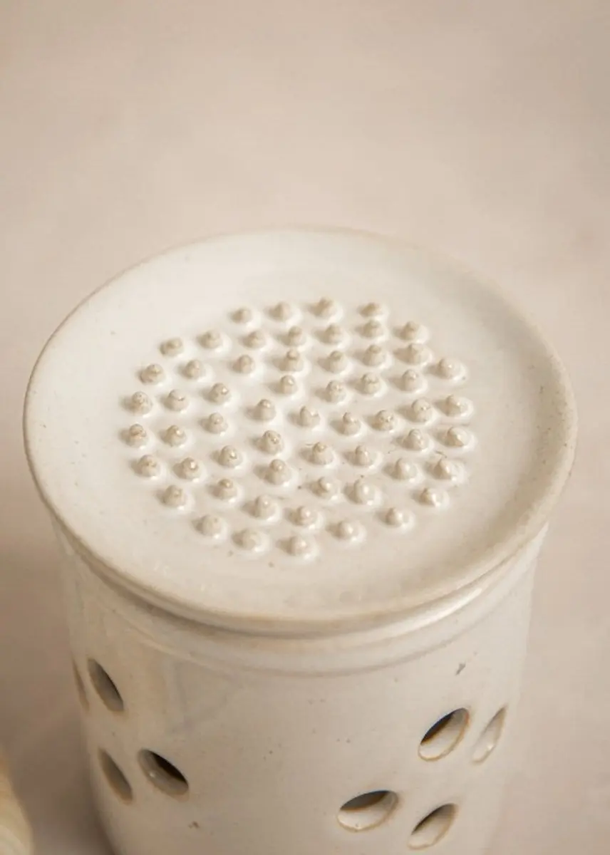 KitchenCraft Knoflookpot met Rasp 10x9cm - Keramiek Wit
