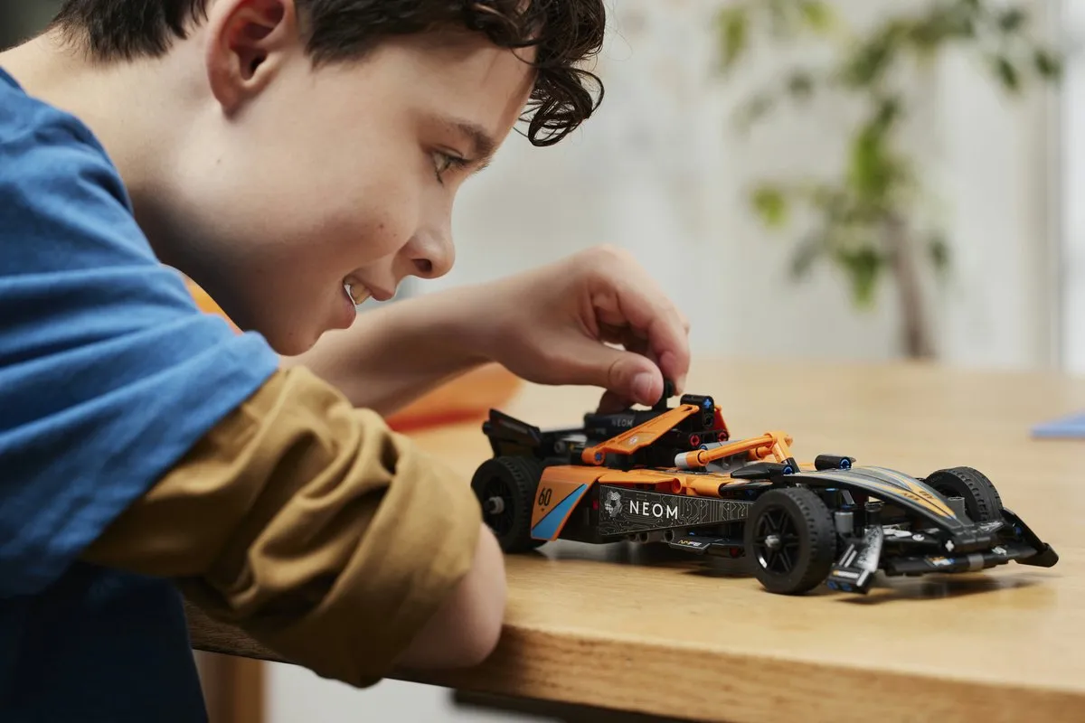 LEGO Technic NEOM McLaren Formula E Racewagen 42169 - 452 Stukken