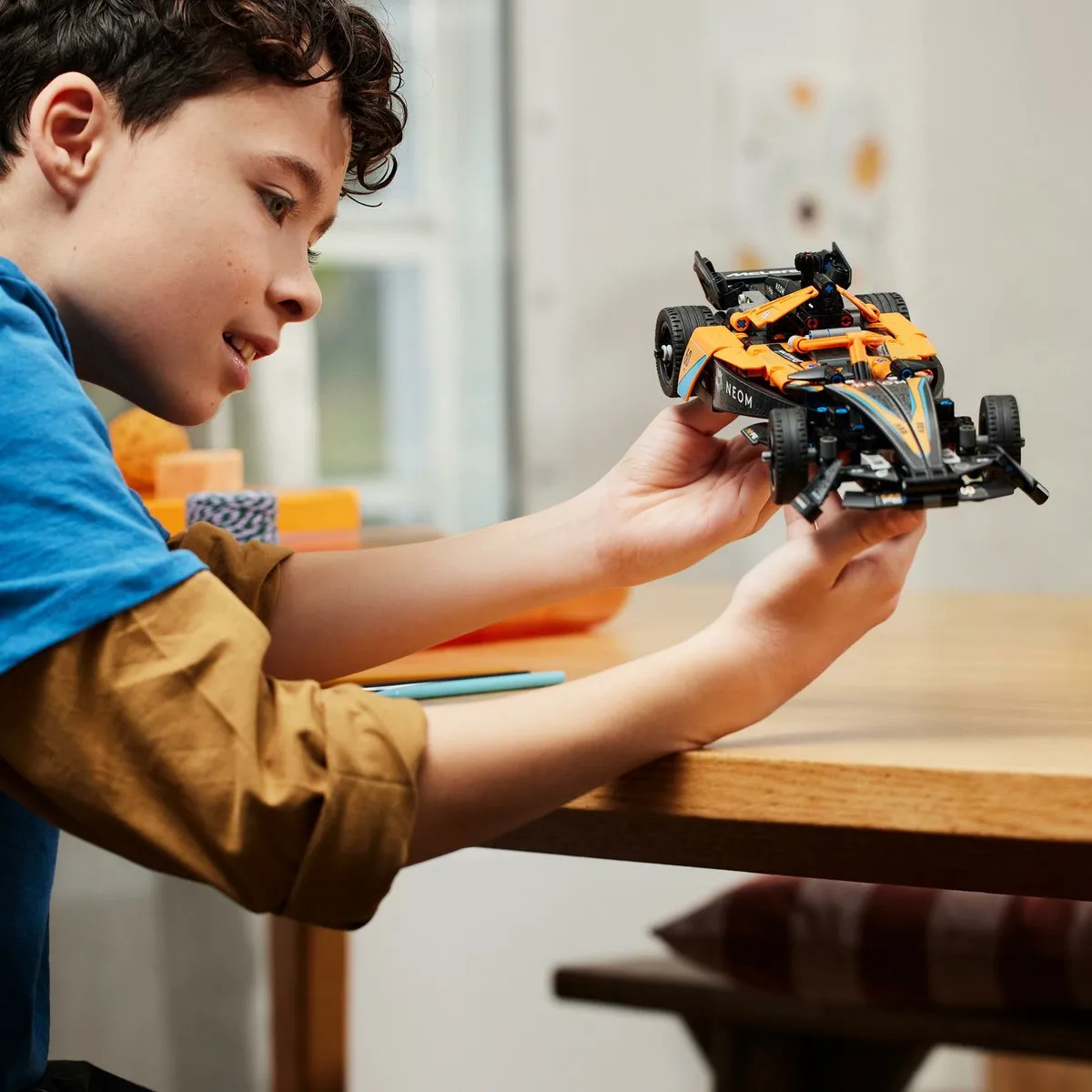 LEGO Technic NEOM McLaren Formula E Racewagen 42169 - 452 Stukken