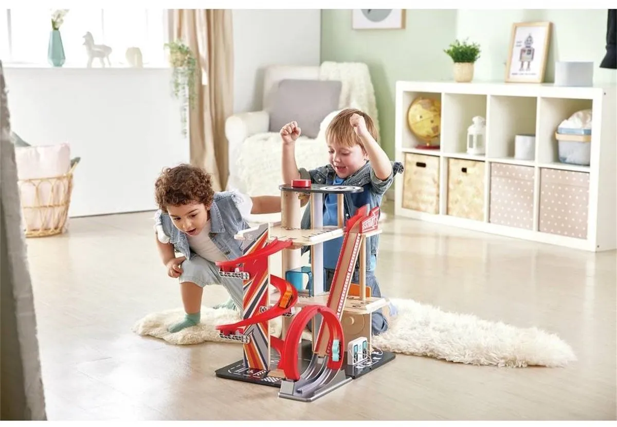 Hape Stunt-Fahrbahn met Ladestation - Veelkleurig