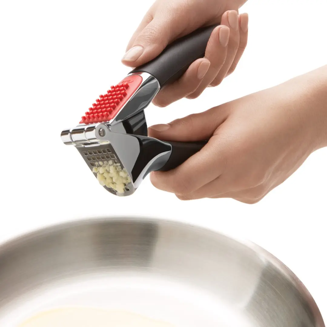 OXO Good Grips Knoflookpers GAS-GG057 - Zwart