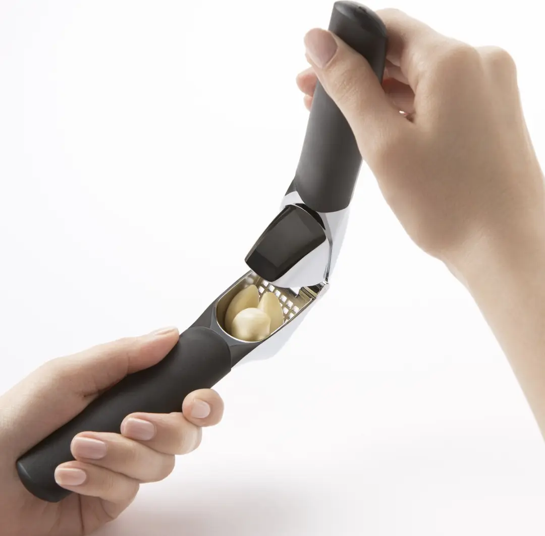 OXO Good Grips Knoflookpers GAS-GG057 - Zwart